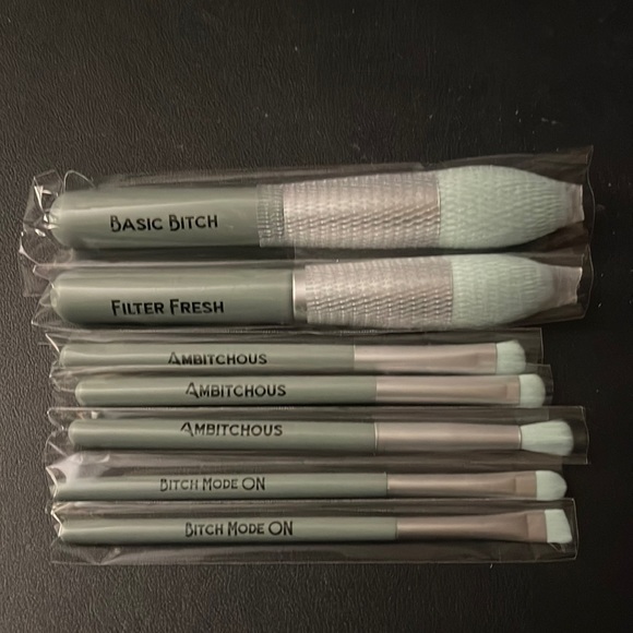 B*tchy makeup brushes with case - Picture 1 of 4